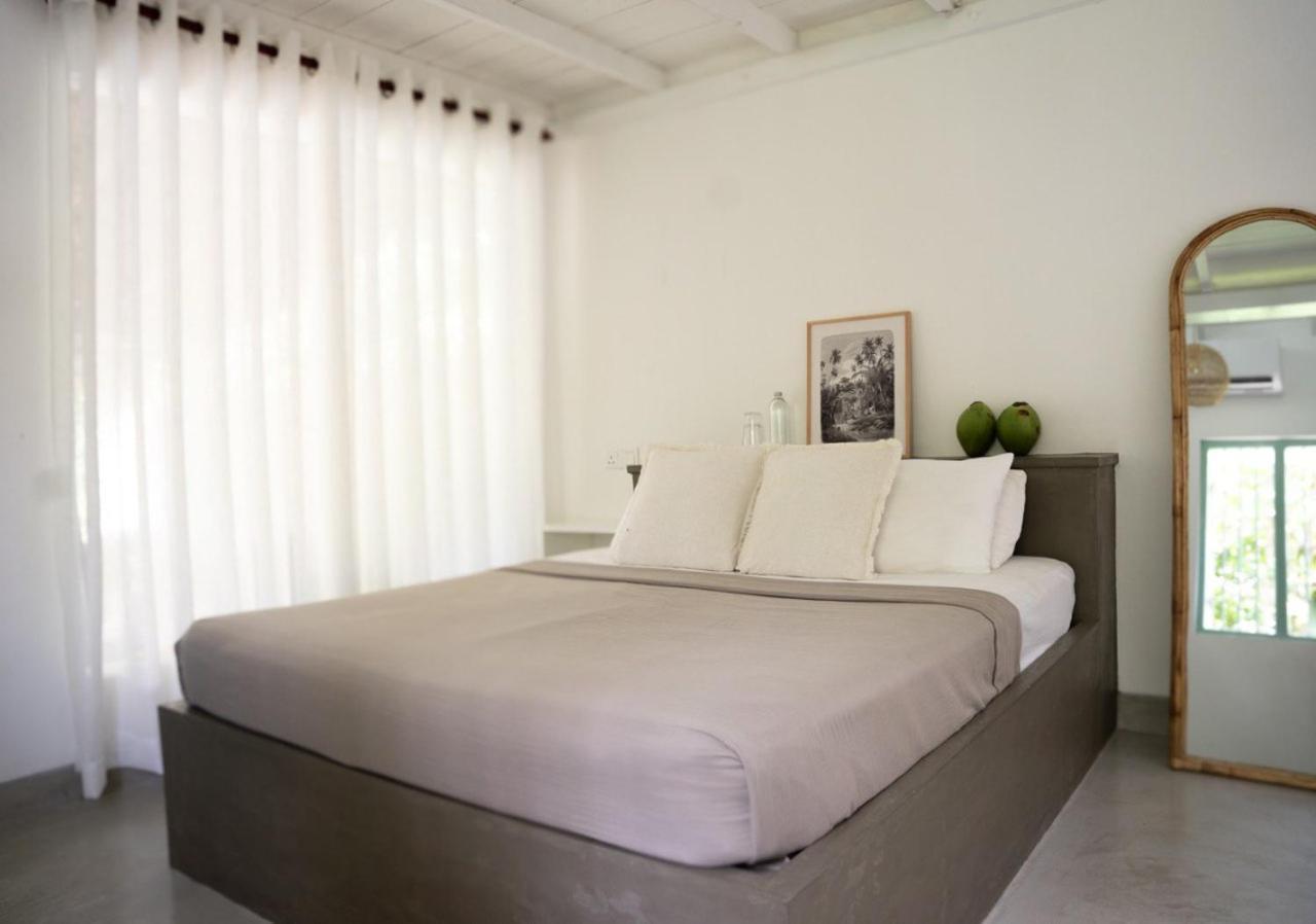 Water'S Edge Villa Ahangama Room photo