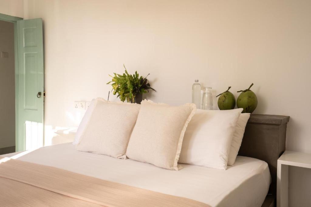 Water'S Edge Villa Ahangama Room photo
